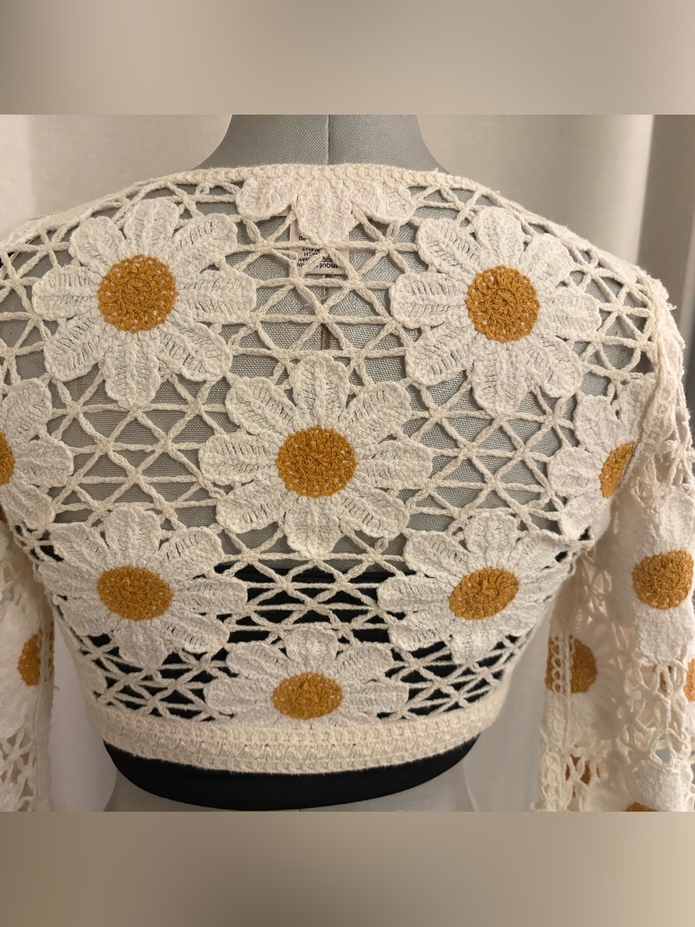 RARE Daisy Crochet Tie Front Crop Top Boho Festival Coachella Cardigan Sz XS - Picture 12 of 16
